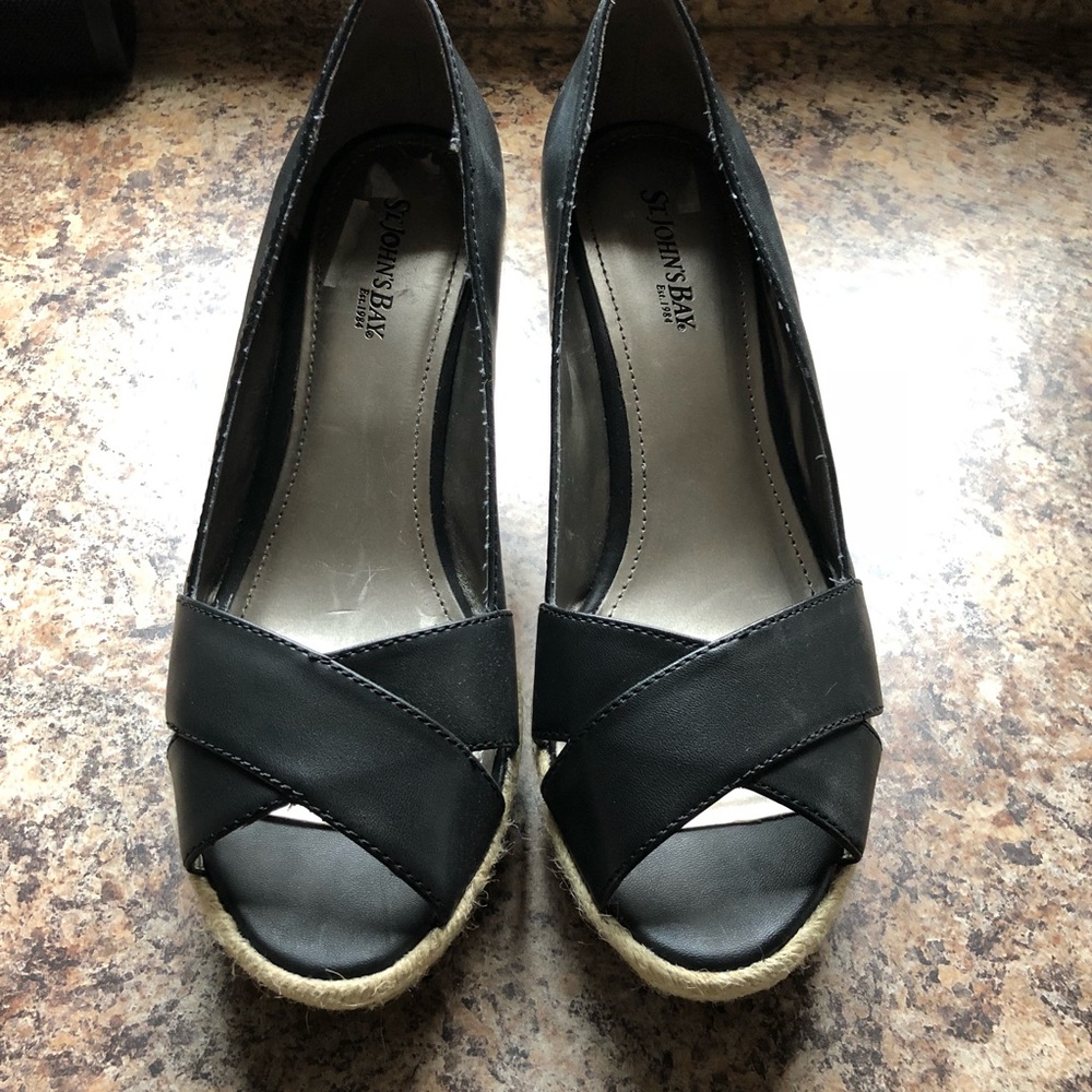❗️EUC Super Cute Wedge Sandals ❗️